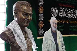  رونمایی از سردیس حاج قاسم سلیمانی در دانشگاه قم